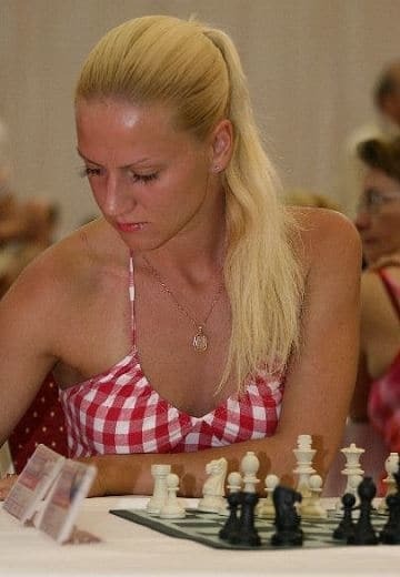 Именинница дня. Самая сексуальная шахматистка мира