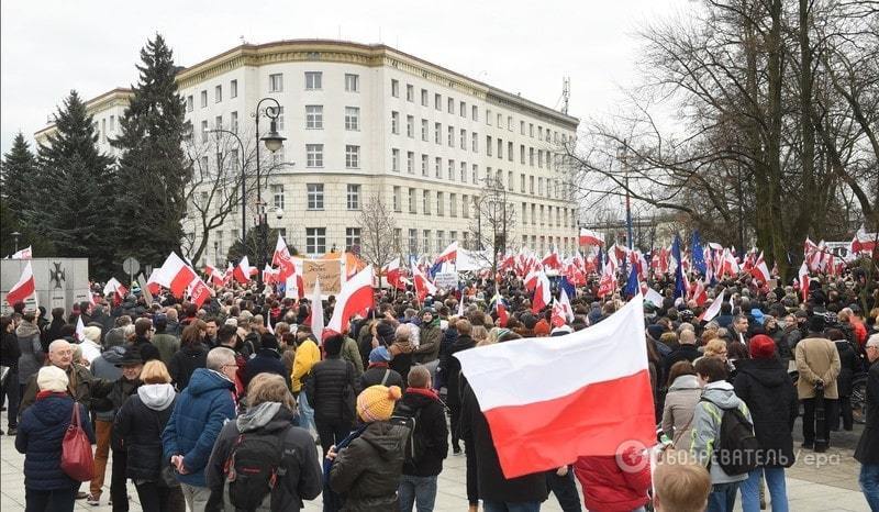 Тысячи поляков вышли на массовый протест: фоторепортаж