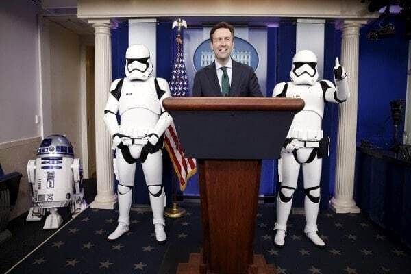 Делу время, потехе час: в Белом доме устроили показ "Звездных войн"