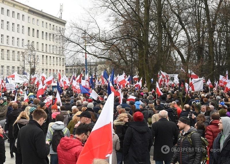 Тысячи поляков вышли на массовый протест: фоторепортаж