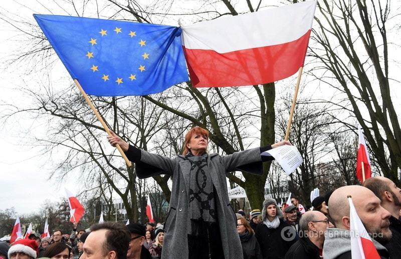 Тысячи поляков вышли на массовый протест: фоторепортаж