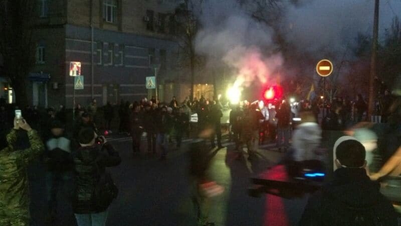 У Києві вийшли на марш на підтримку підозрюваних у вбивстві Бузини: фото з місця подій