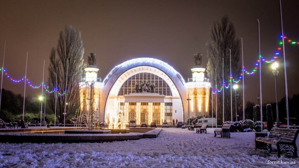 Где в Киеве уже по-новогоднему красиво: опубликованы фото