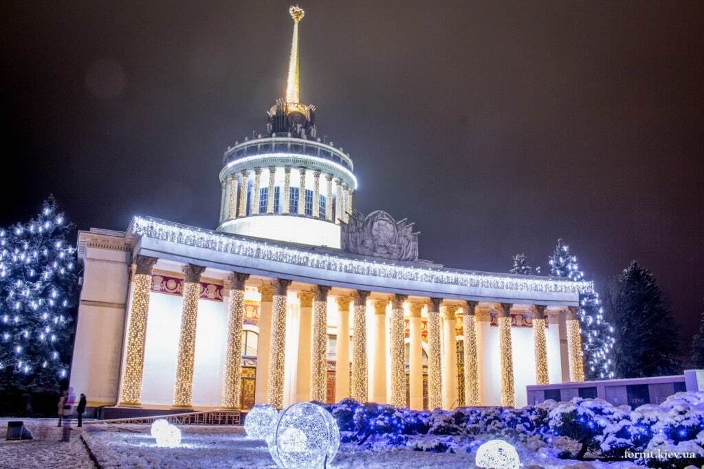 Где в Киеве уже по-новогоднему красиво: опубликованы фото