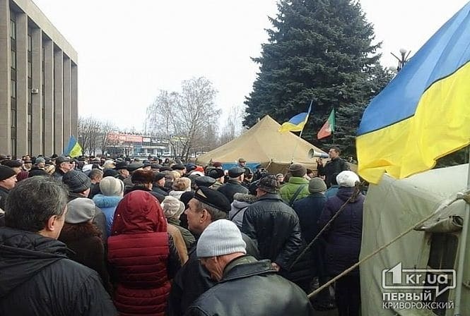 "Майдан" в Кривом Роге: участники вече вновь требуют перевыборов мэра