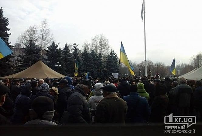 "Майдан" в Кривом Роге: участники вече вновь требуют перевыборов мэра