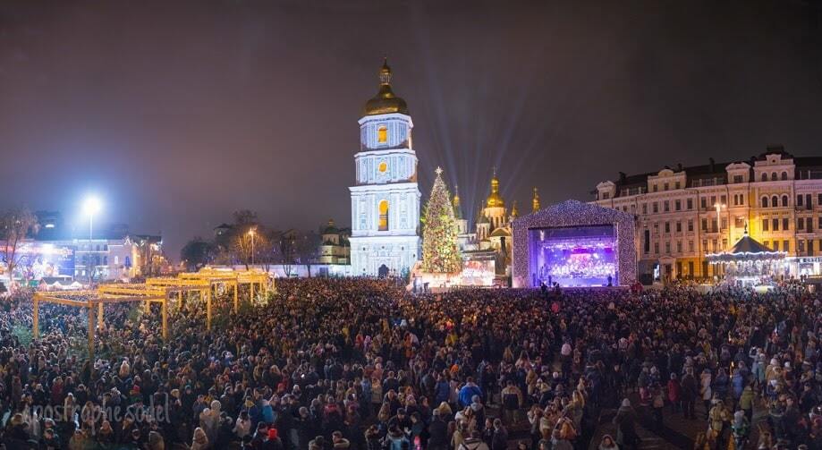 В Киеве зажгли главную елку страны