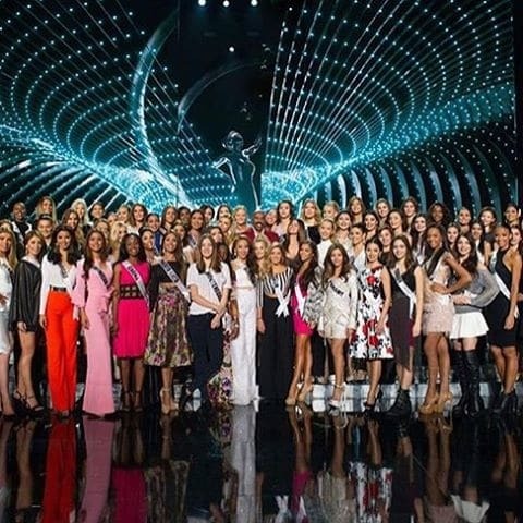 Корона "Мисс Вселенная 2015" со скандалом досталась филиппинке
