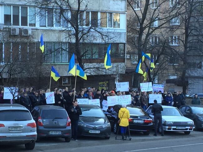 Сотрудники АТБ вышли на митинг за справедливый суд