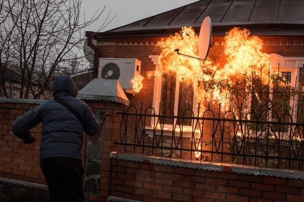 На Харківщині будинок керівників поліції закидали коктейлями Молотова: опубліковані фото