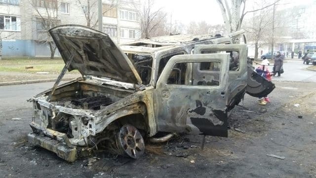 У Запоріжжі вночі спалили дорогущий "Хаммер": опубліковано фото