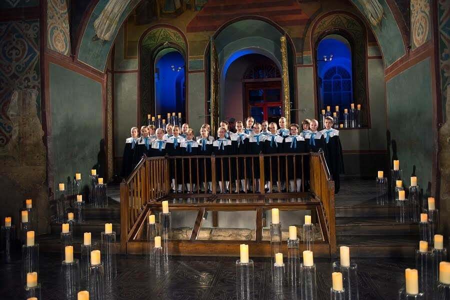 Кароль рассказала, где будет встречать Рождество и сыграла на необычном инструменте