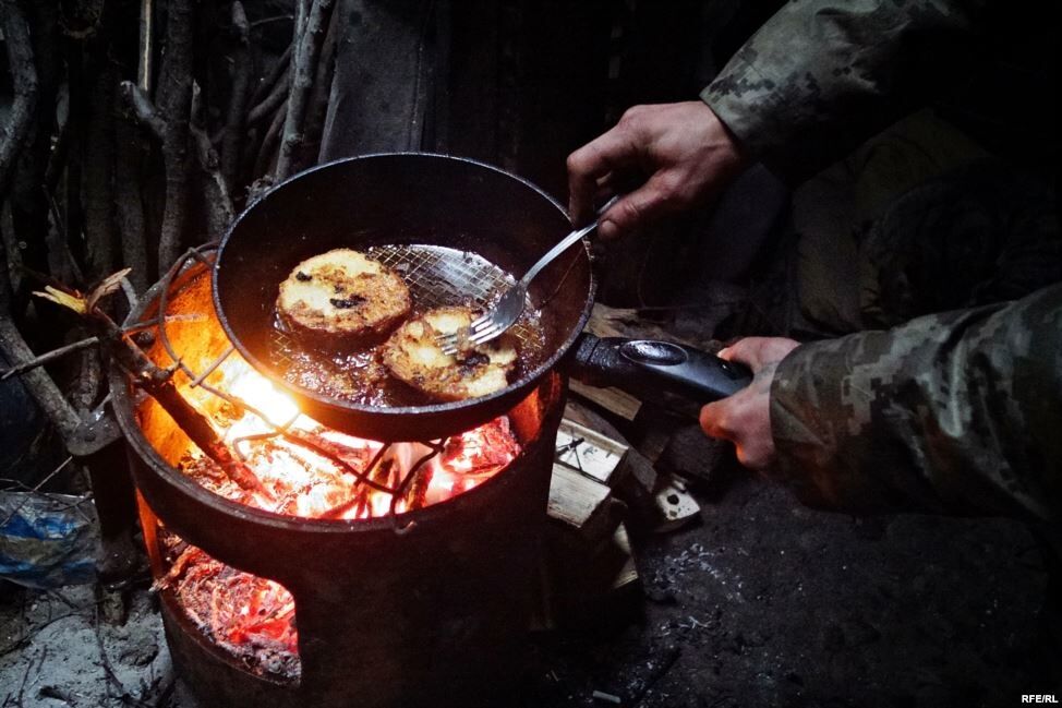 Зима близко: бойцы АТО на Донбассе начали готовиться к холодам