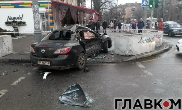 У Києві автомобіль вилетів на тротуар: травмований пішохід