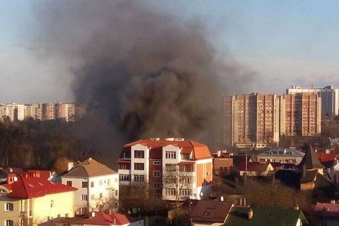 У Львові спалахнув дитячий садок: фото з місця подій