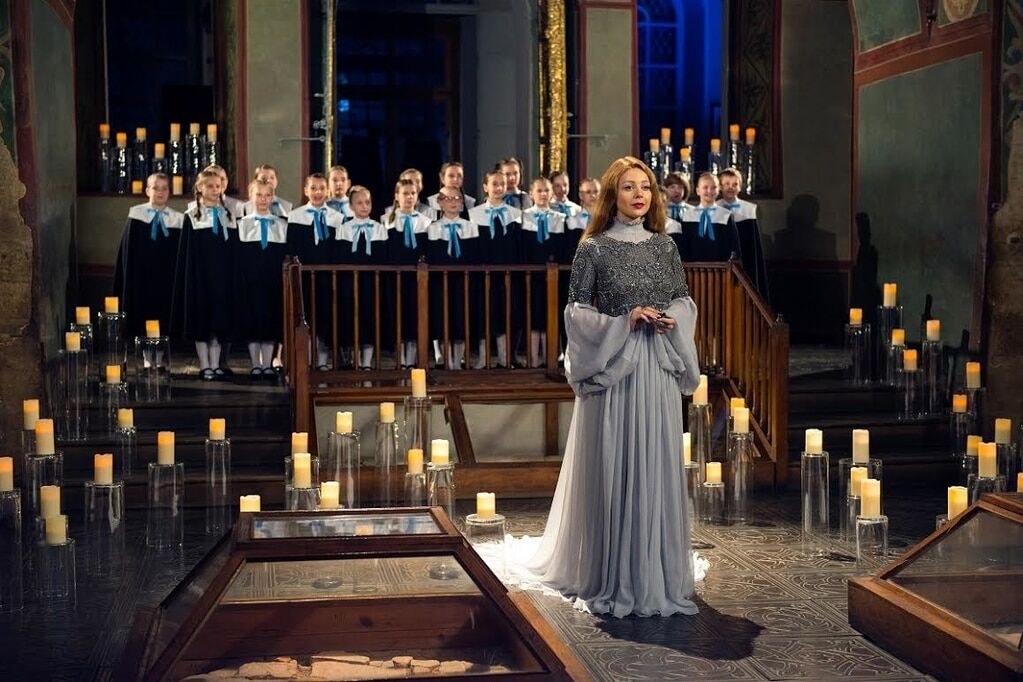 Кароль рассказала, где будет встречать Рождество и сыграла на необычном инструменте