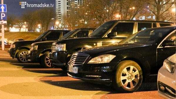 Борцы с коррупцией прибыли на форум в шикарных авто: опубликованы фото