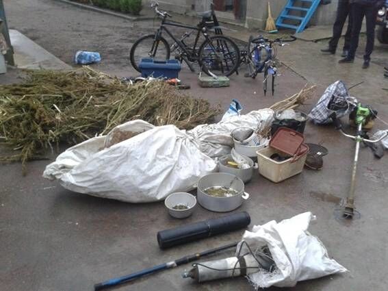 Боротьба з наркотиками: на Київщині поліція вилучила "дурі" на 100 тис. грн