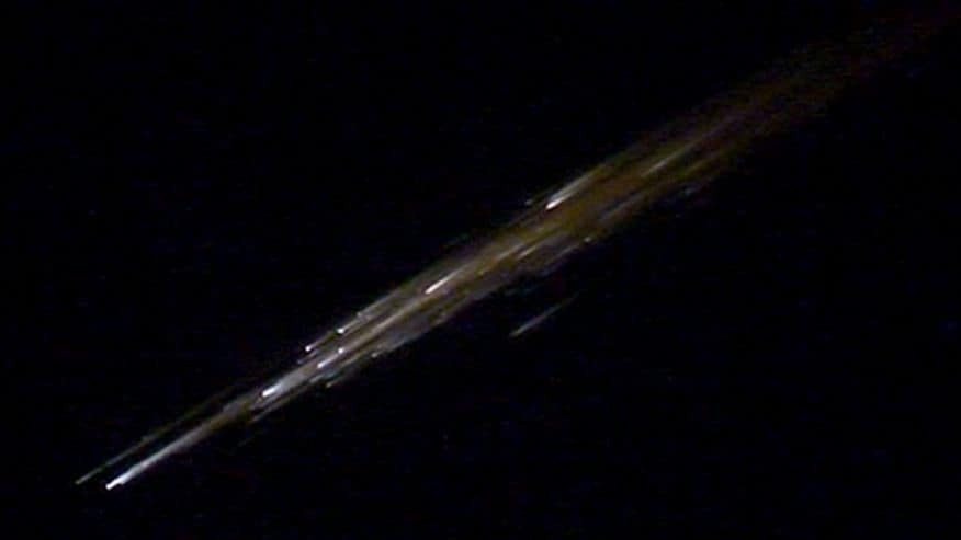 Красиво горит! Развалившаяся российская ракета осыпалась на США метеоритами: видеофакт