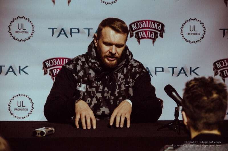 Положинский во время концерта группы "Тартак" устроил детский "стейдж-дайвинг"