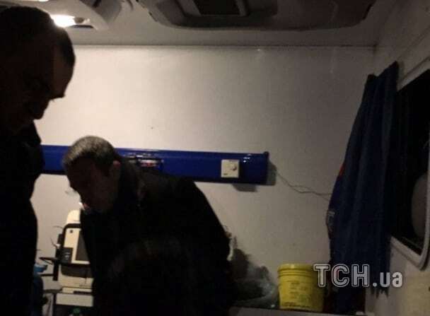 В квартиру Корбана ворвались с обыском, лидера УКРОПа насильно вывезли в Киев. Фото и видеофакт