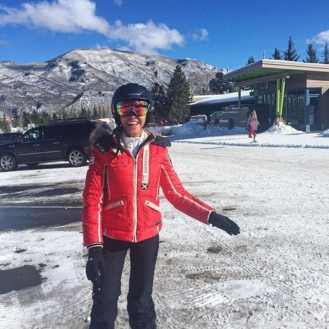 Красотка Димопулос покаталась на лыжах и коньках в Америке: опубликованы фото