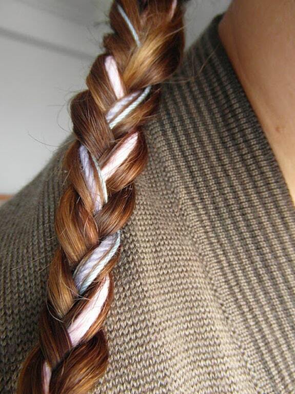 Коса с лентой - это модно: лучшие видеоуроки и пошаговые мастер-классы