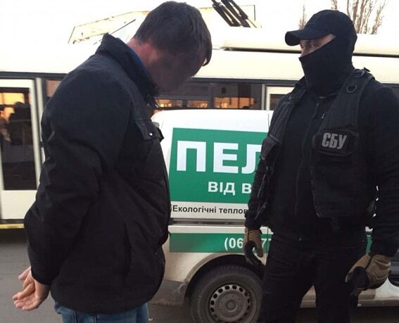 Наркоторговцы в погонах: в Киевской области задержана группа дилеров