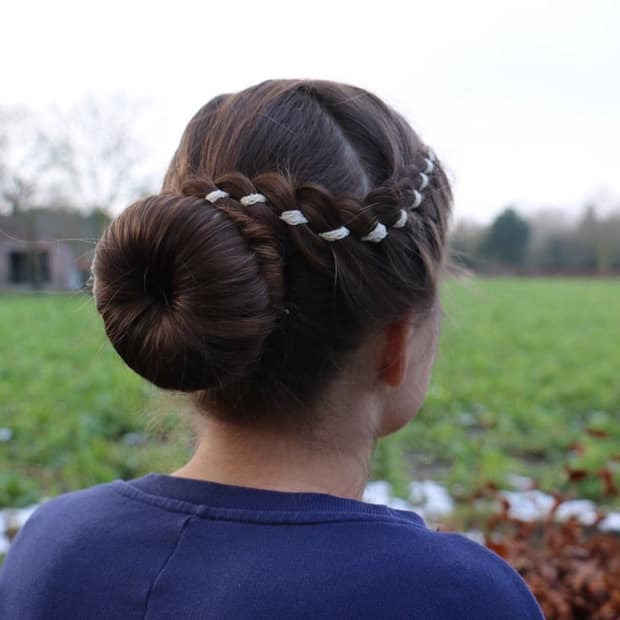 Коса с лентой - это модно: лучшие видеоуроки и пошаговые мастер-классы