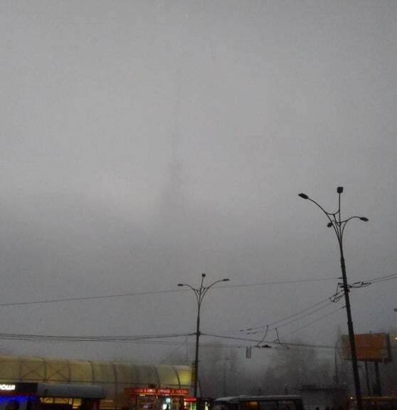 Киев исчез в густом тумане: фото из соцсетей
