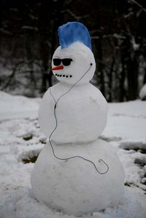 Добірка креативних сніговиків від людей із чудовим почуттям гумору