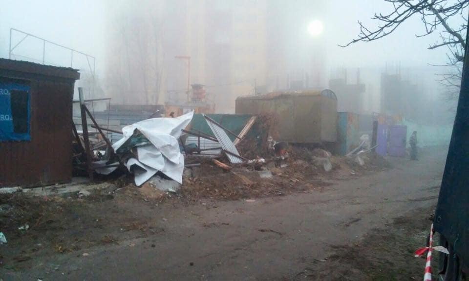 Друга "Еліта-Центр": у Києві на незаконній забудові знесли паркан