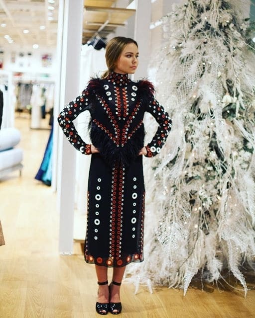 Поклонники раскритиковали новогодний наряд 15-летней дочки Маликова