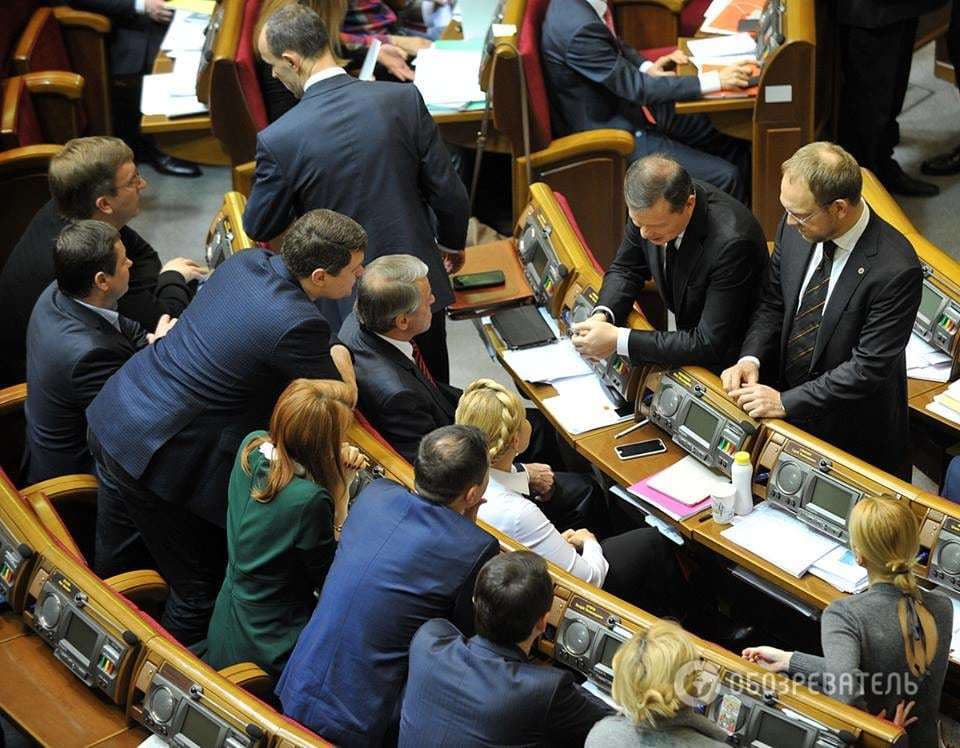 Ніч у Раді: як депутати приймали держбюджет-2016, фоторепортаж