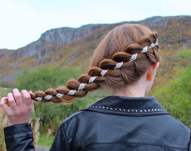 Коса с лентой - это модно: лучшие видеоуроки и пошаговые мастер-классы