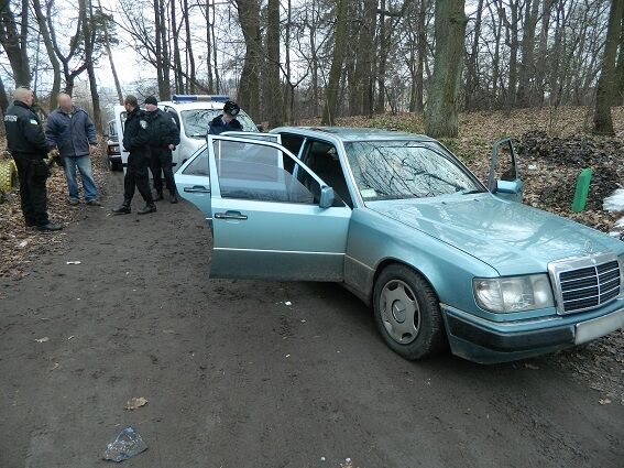 В Киеве полиция задержала автомобиль с оружием и наркотиками