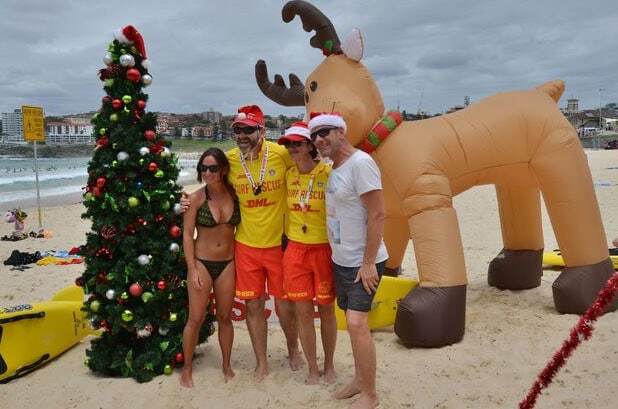 Снегурочка в бикини: как пляжи Австралии нарядились к Рождеству 
