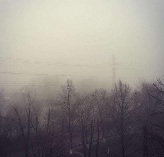 Киев исчез в густом тумане: фото из соцсетей