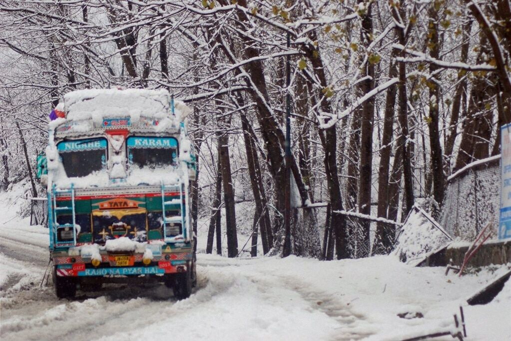 Север Индии оказался под толстым слоем снега
