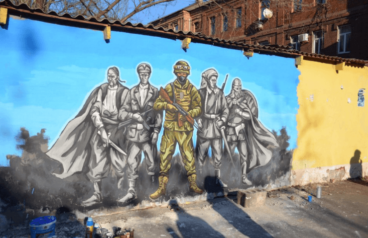"Слава героям!": в Мариуполе появился патриотический мурал. Опубликованы фото