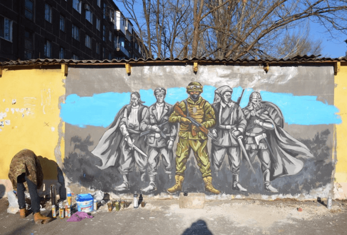 "Слава героям!": в Мариуполе появился патриотический мурал. Опубликованы фото