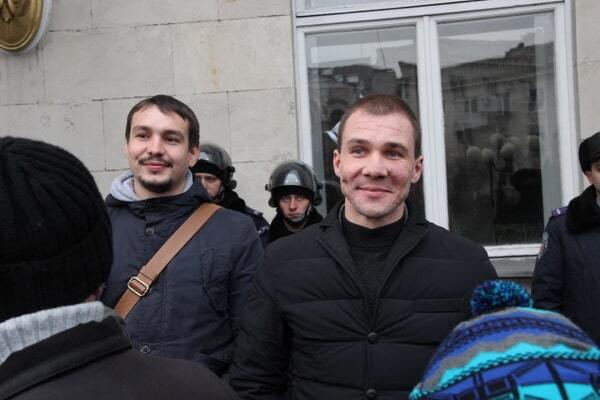 Стычки и сломанные микрофоны: в Кировограде протестуют против переименования в Ингульск