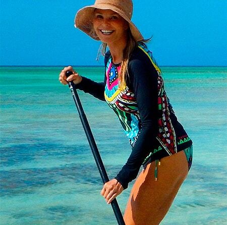 61-летняя модель Кристи Бринкли произвела фурор на пляже
