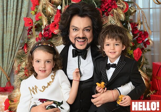 Киркоров показал детей и роскошный дом в новогодней фотосессии