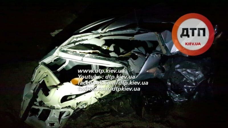 Лобова ДТП у Києві: водій загинула, розбито 10 машин