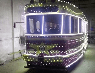 Праздник к нам приходит! В Украине замечены "горящие" новогодние трамваи: фоторепортаж