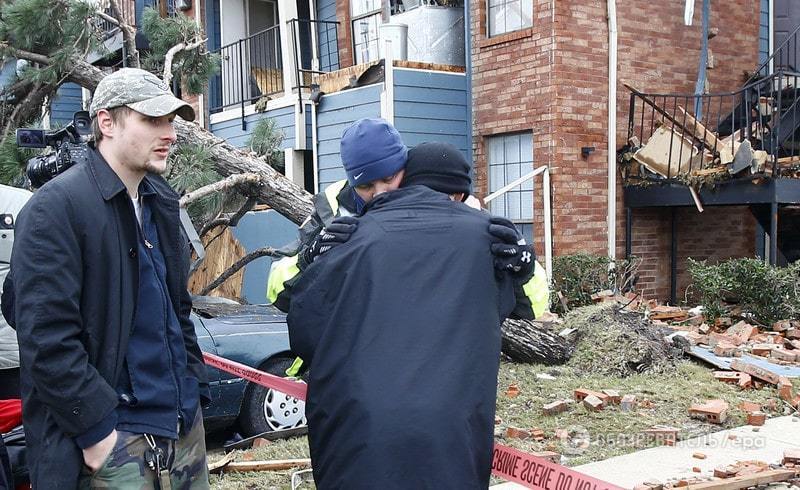 Шторм в США: десятки домов разрушены, отменены 4 тысячи рейсов. Фоторепортаж