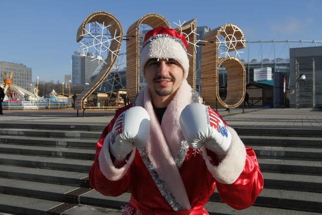Чемпион мира по боксу провел яркую фотосессию с блондинкой в центре Киева