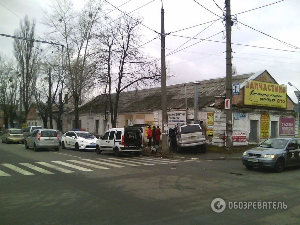 В Киеве легковушка расшибла внедорожник: опубликованы фото