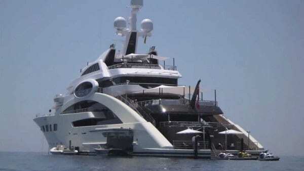 Лещенко показав яхту за $150 млн, через власника якої в Раді оголошували "перекур"